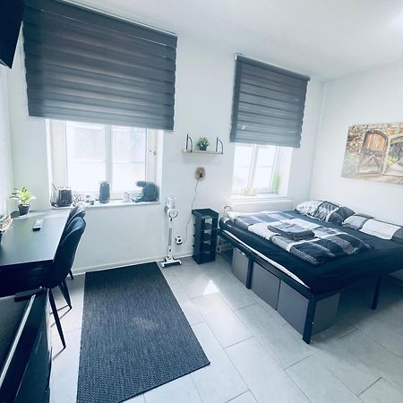 Traumhaftes 1-Zi Apartment Mit Gartennutzung Naehe Krefeld Hbf Bagian luar foto